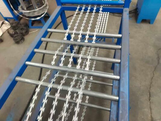 Production Speed 220-280m/H 9 Strips BTO-22 Razor Barbed Wire Machine
