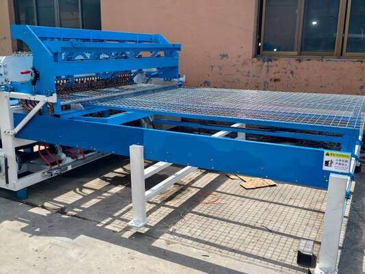 Mesh Size 50*50mm Galvanized Wire 3mm Fence Mesh Welding Machine