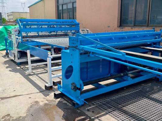 Duración de la cerca de 3 m de malla tamaño 50 * 200 mm de malla de cerca máquina de soldadura