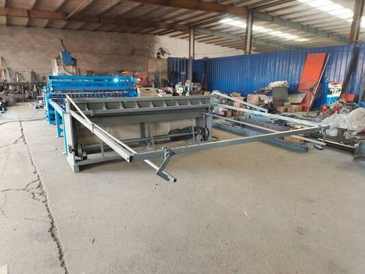 Tamaño de malla 100*100 mm Máquina de soldadura de paneles de malla de construcción por PLC