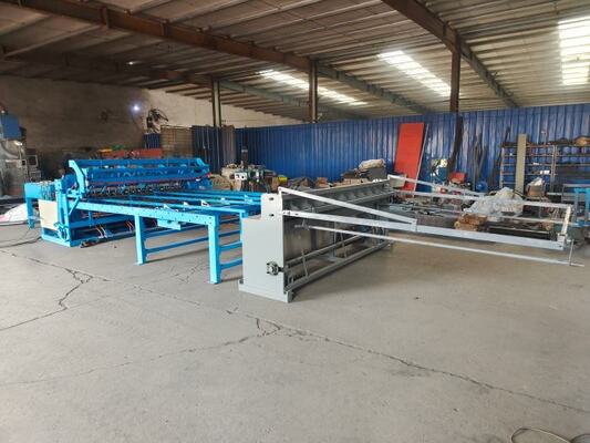 Tamaño de malla 150*150mm Equipo de soldadura de malla de construcción PLC de 4 mm